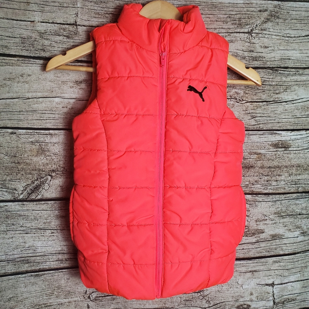 PUMA GIRLS PUFFER VEST HOT PINK S (7/8).////